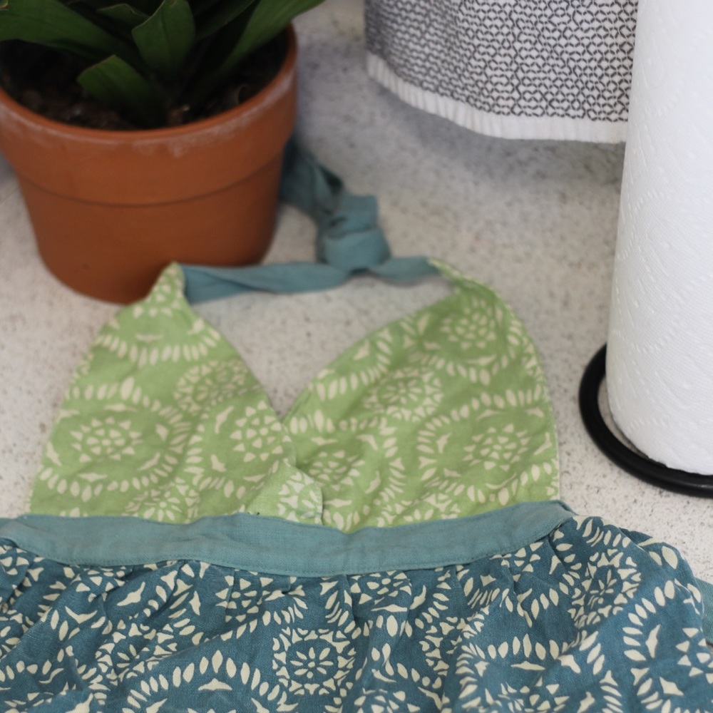 ruffle apron